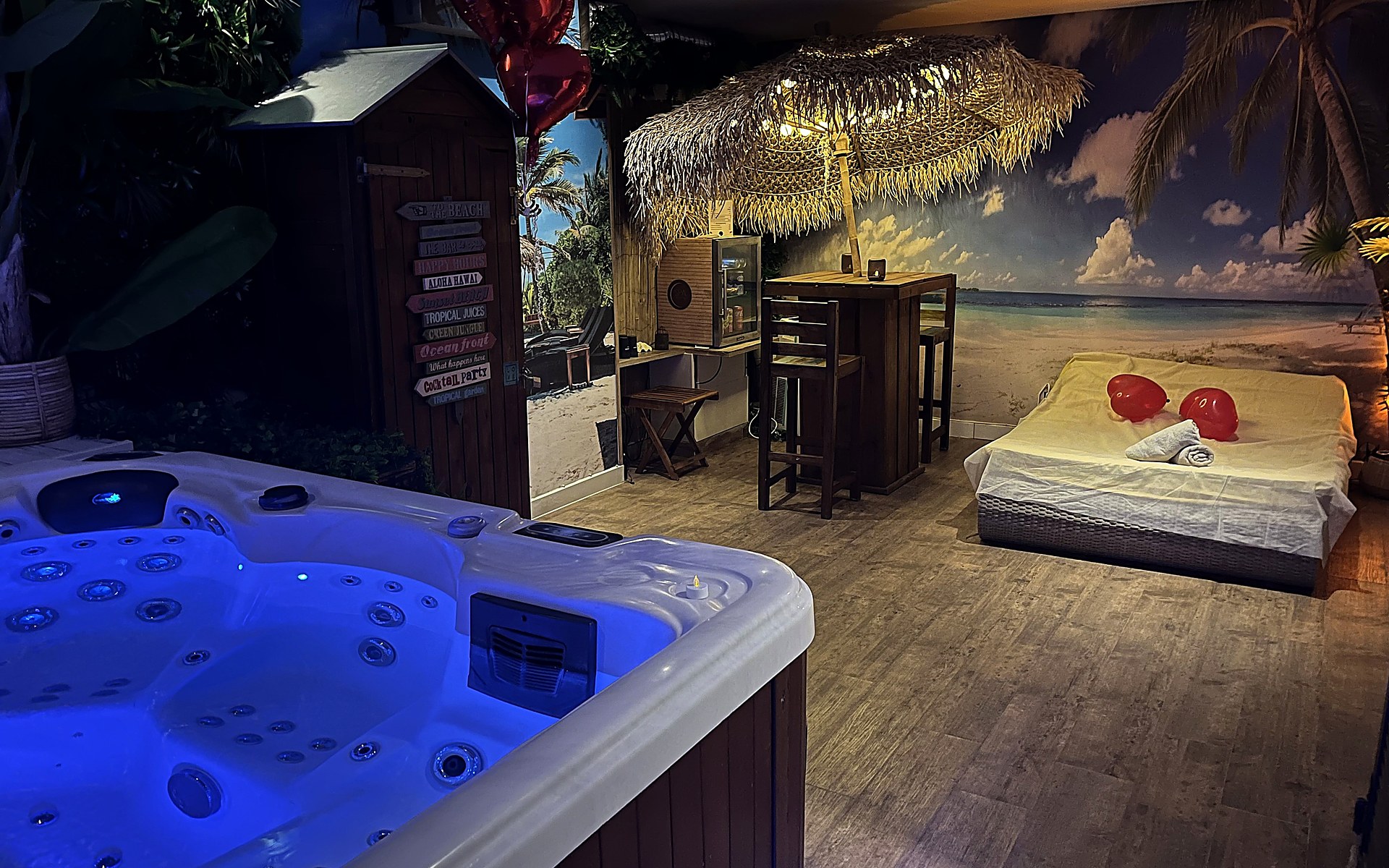 Suite spa privative éclairée à la bougie avec jacuzzi fumant